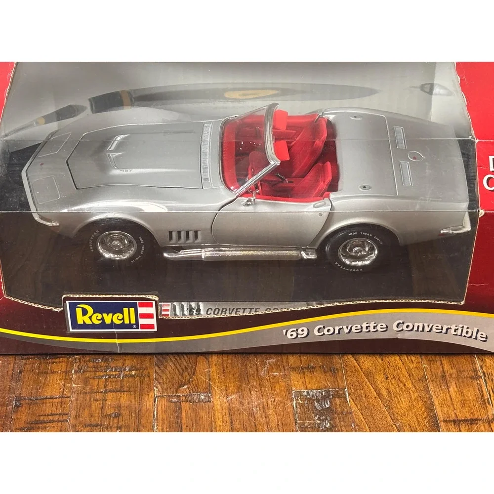 1/18 Revell 1969 Chevrolet Corvette Convertible 427 Stingray Silver Red New